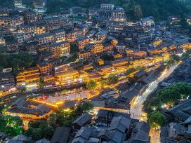 贵州雷山：夜经济点燃西江千户苗寨新活力