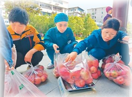 一车苹果温暖两座城（“融”观中国）