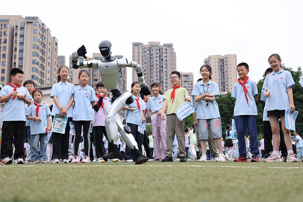 重庆：小学生沉浸式体验不同职业