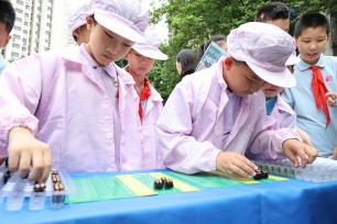 重庆：小学生沉浸式体验不同职业