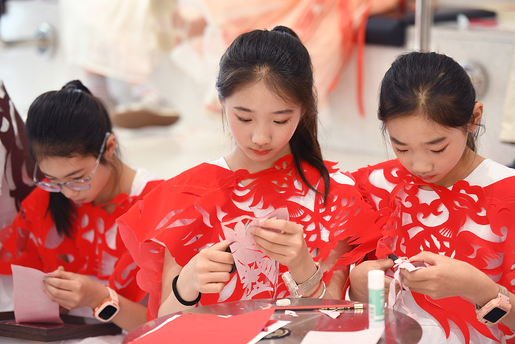 安徽阜阳：青少年剪纸大赛传承非遗匠心