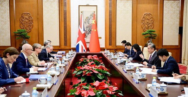 海外网评：中英应带头走正道、秉公道