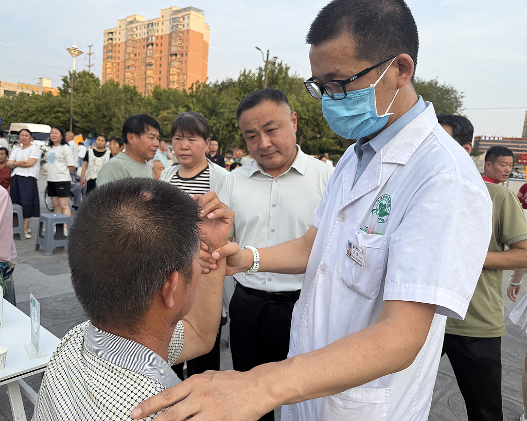 陕西渭南：中医夜市惠民生