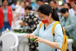 江苏淮安：粽叶飘香迎端午
