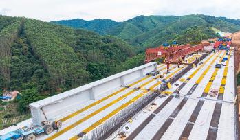 广西梧州：环城高速建设正酣
