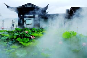 浙江杭州：烟雨西湖入画来