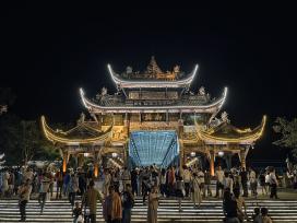 四川都江堰：南桥再现“蓝眼泪”夜景