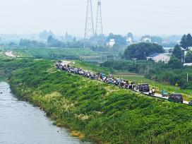 安徽芜湖：裕溪河畔龙舟竞渡
