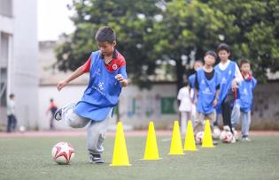 贵州黔西：校园足球促学生健康成长