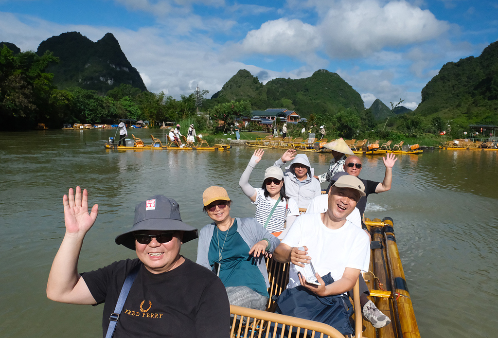 广西靖西：鹅泉景区消夏纳凉引客来