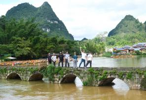 广西靖西：鹅泉景区消夏纳凉引客来