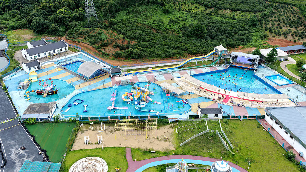 江西峡江：高温天气催生夏日经济