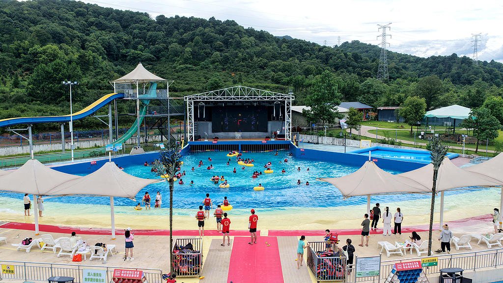 江西峡江：高温天气催生夏日经济