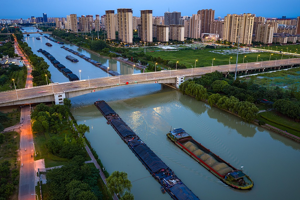 江苏淮安：京杭运河夏季运输忙