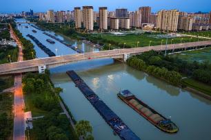 江苏淮安：京杭运河夏季运输忙