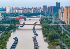 江苏淮安：京杭运河夏季运输忙