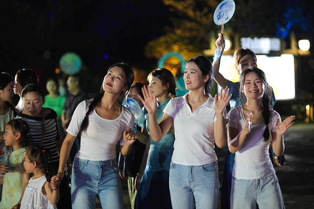 安徽黄山：文旅融合激活夏日夜经济