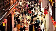 江苏苏州：游客夜游山塘街 领略江南水乡魅力