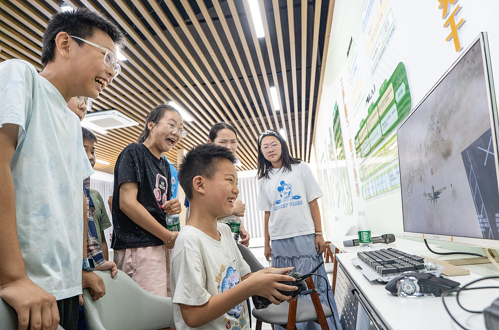 江苏南通：航空科普点亮七彩暑期