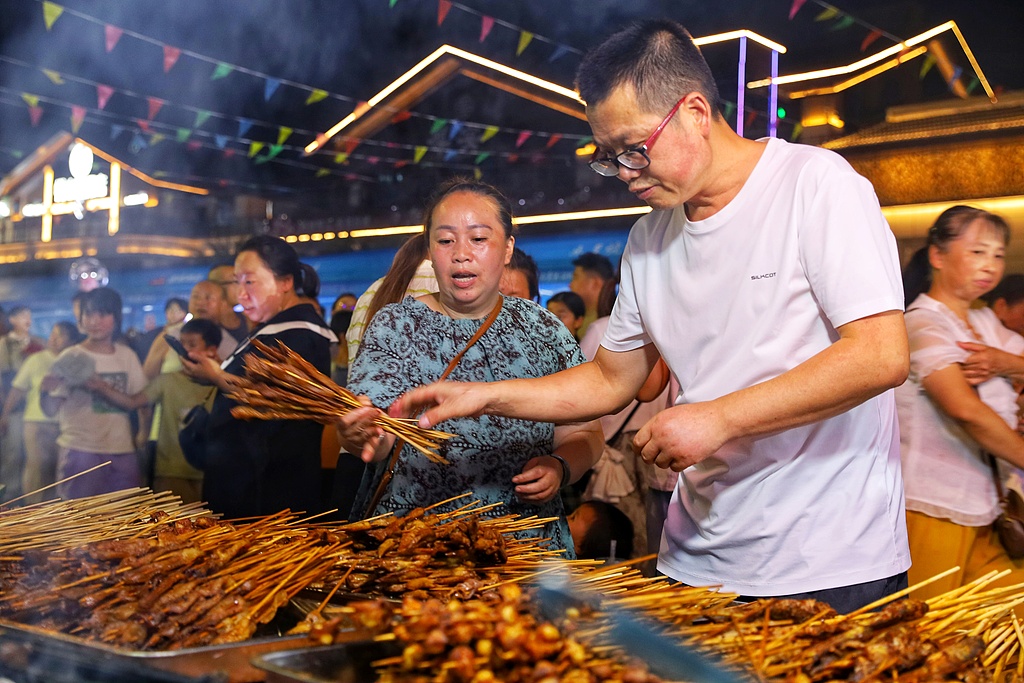 四川乐至：烧烤美食节推动城市夜经济消费