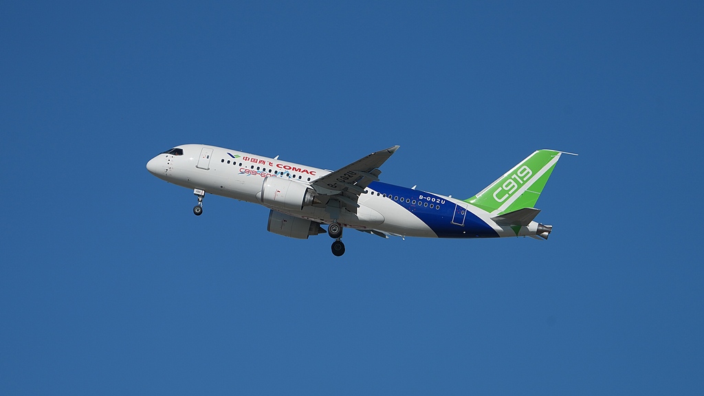 C919飞机高原型完成首次飞行试验