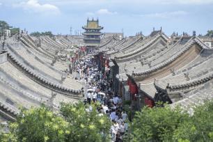 山西晋中：平遥古城暑期旅游持续升温