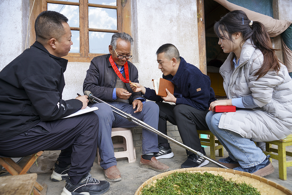 着力在为民造福上出实招、求实效（树立和践行正确政绩观）