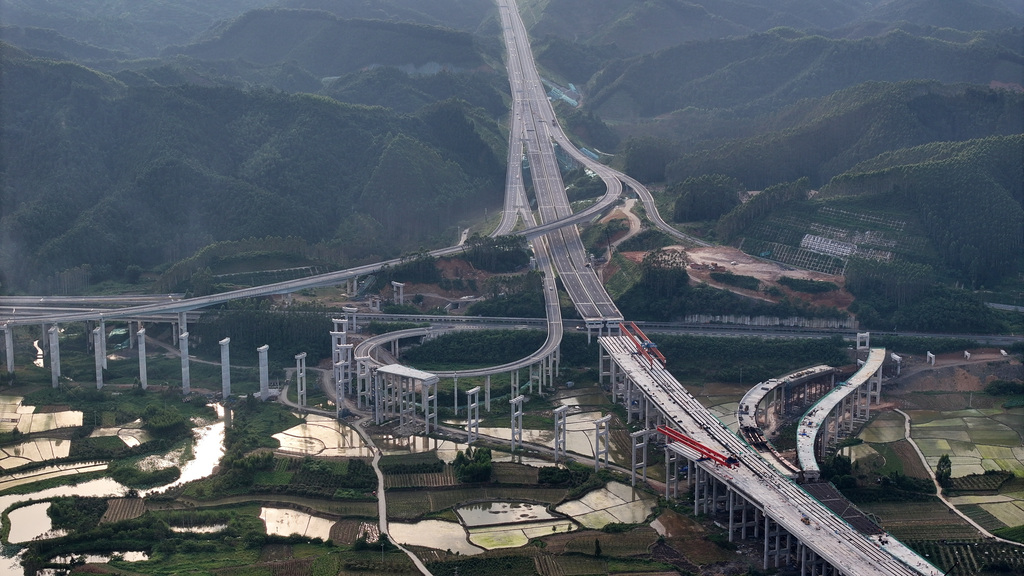 广西柳州：融福高速建设正酣