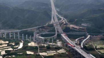广西柳州：融福高速建设正酣