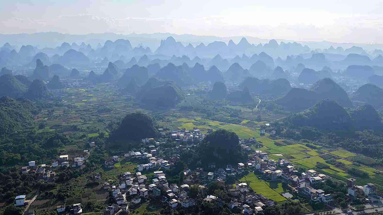 广西桂林：初秋田园风光如画