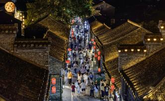 江苏扬州：老街夜市人气旺