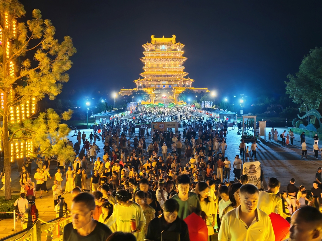 山西永济：鹳雀楼夜游活动点亮文旅消费