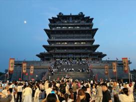 山西永济：鹳雀楼夜游活动点亮文旅消费