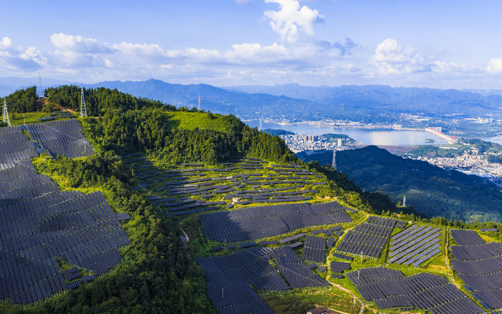 湖北宜昌：三峡库区光伏发电助力乡村振兴
