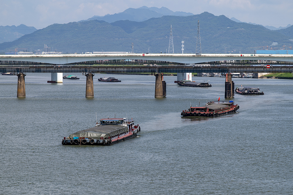 浙江兰溪：内河航道运输繁忙