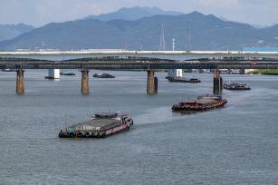 浙江兰溪：内河航道运输繁忙