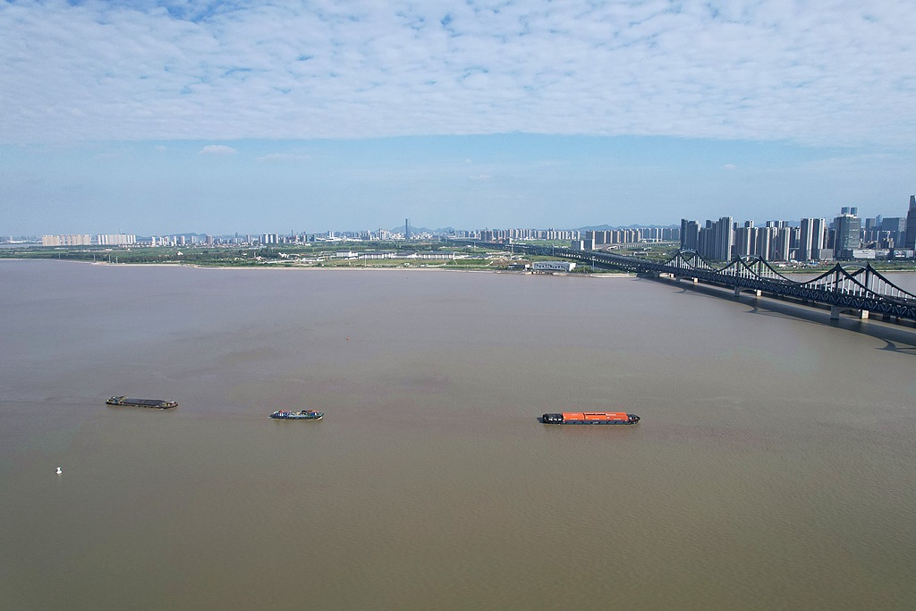 浙江杭州：钱塘江航运繁忙