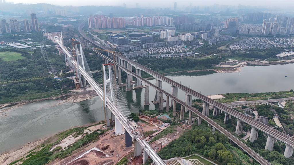 重庆：成渝中线高铁全线无砟轨道完工