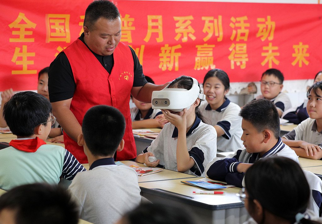 河北广宗：气象科普进校园 学生体验科技魅力