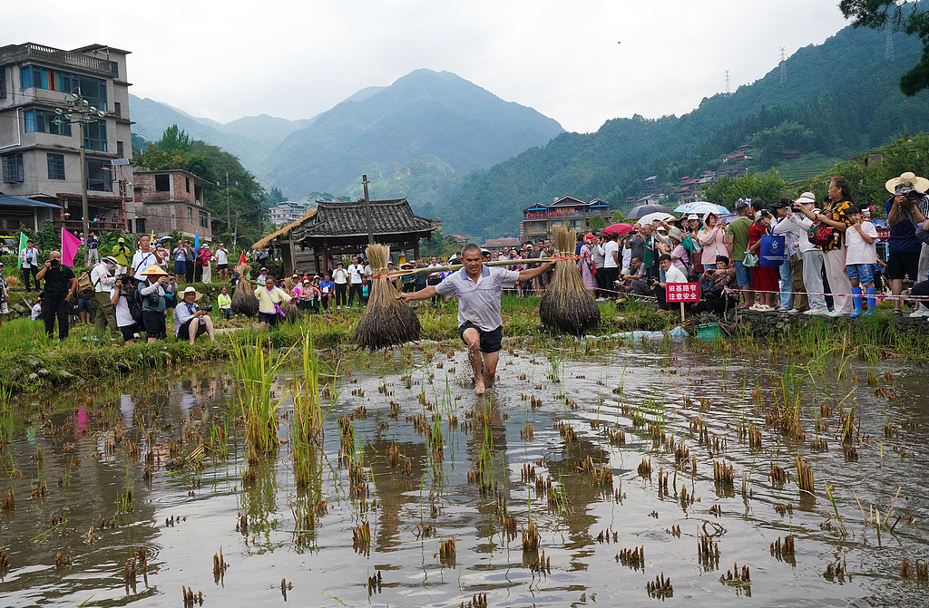 广西融水：深山苗寨庆丰收