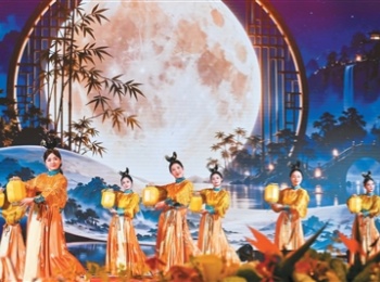 月圆两岸共此时