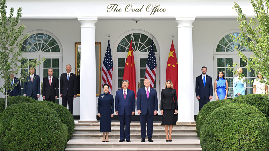 习近平出席美国总统特朗普在白宫举行的欢迎仪式