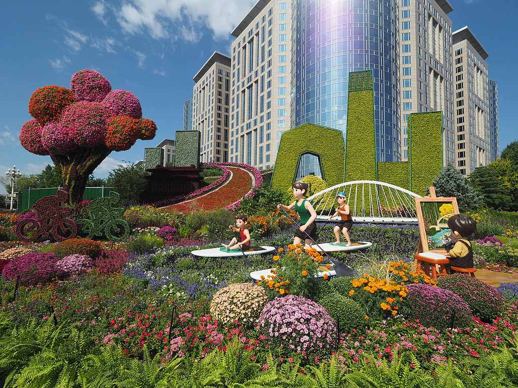 北京：长安街沿线立体花坛完工迎国庆