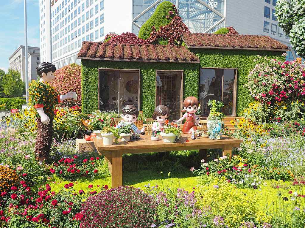 北京：长安街沿线立体花坛完工迎国庆