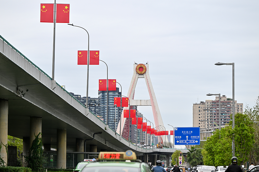 四川成都：红旗满城迎国庆