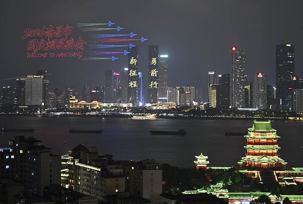 江西南昌：国庆烟花晚会举行