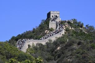 北京：八达岭长城迎来客流高峰