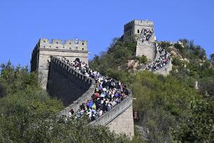 北京：八达岭长城迎来客流高峰