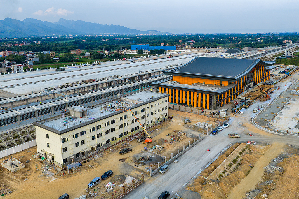 广西贵港：桂平北站国庆施工忙