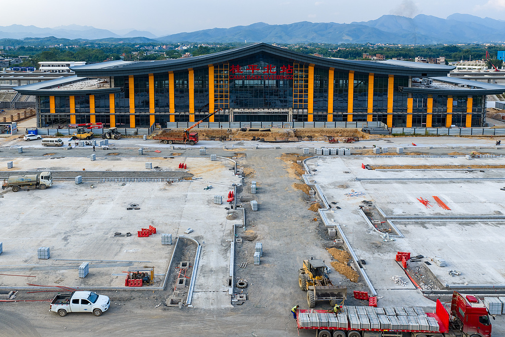 广西贵港：桂平北站国庆施工忙